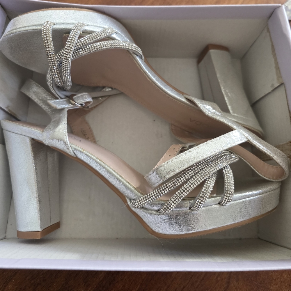 TOP Moda Shimmering Silver Heels